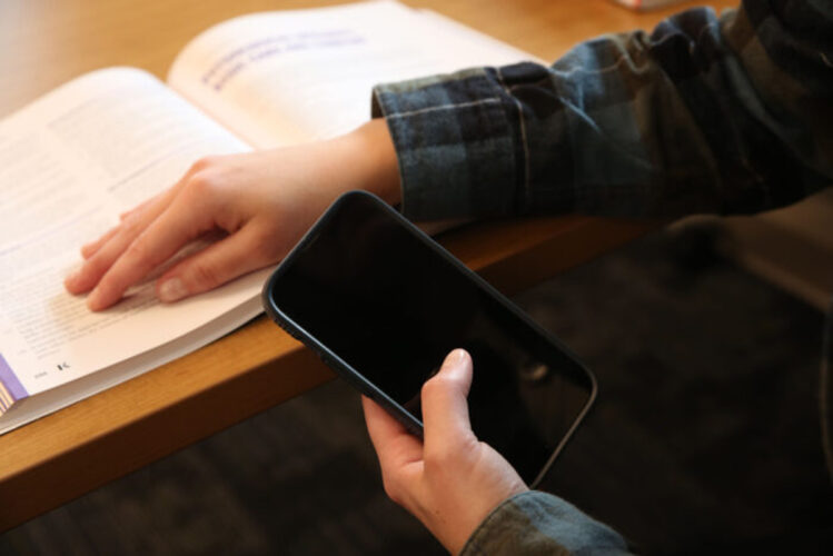 Michigan Senate clears school cell phone ban bill